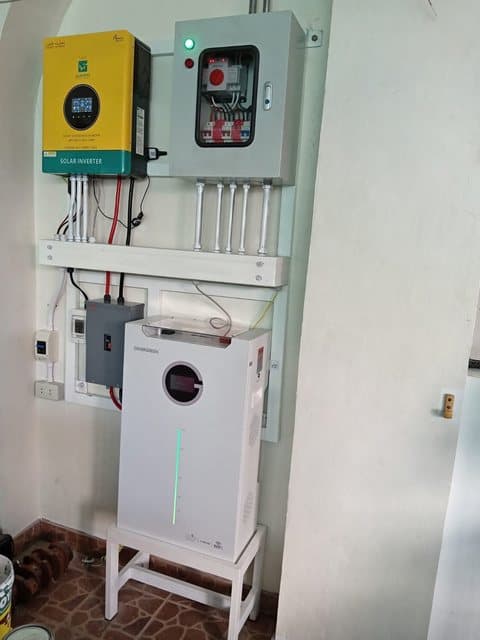 Solar inverter and battery system wiring